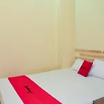 RedDoorz near Mangga Dua Square