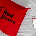 RedDoorz near Mangga Dua Square
