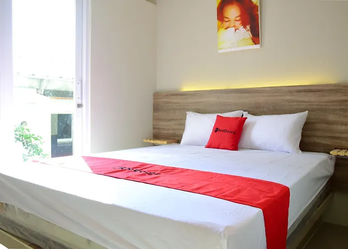 RedDoorz near Mangga Dua Square