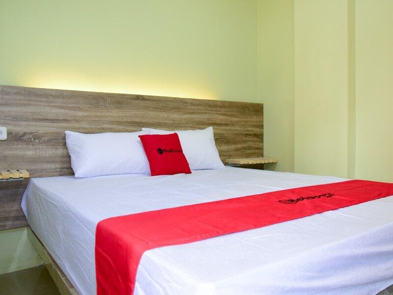 Reddoorz Near Mangga Dua Square Gasthuis